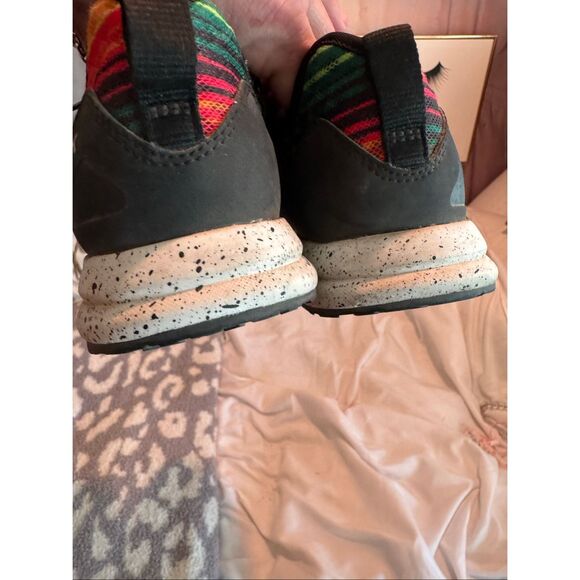 Ariat fuse rainbow stripe lightweight Womens Lace Sneaker 9.5 slip on fashion - Picture 5 of 7